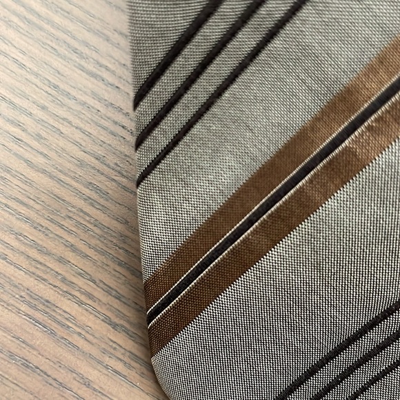 Hugo Boss Mens tie green,black&gold.See photos for marks priced accordingly - Picture 2 of 11